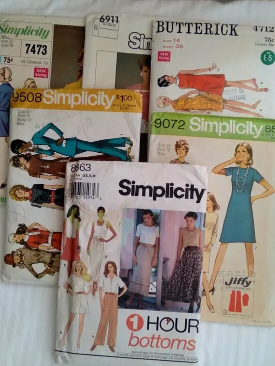 17 Vintage Sewing Patterns - Picture 3 of 4